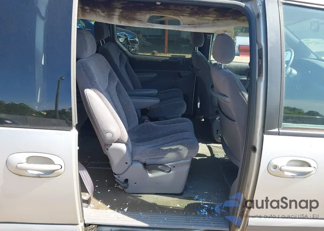 2P4GP45G5YR537211: 42302745