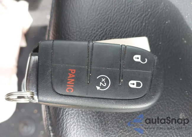 3C4NJCBB6JT286573: 42302783