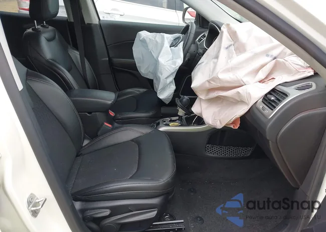 3C4NJCBB6JT286573: 42302783