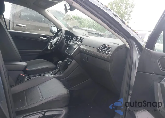 3VV3B7AX6JM213577: 42303230