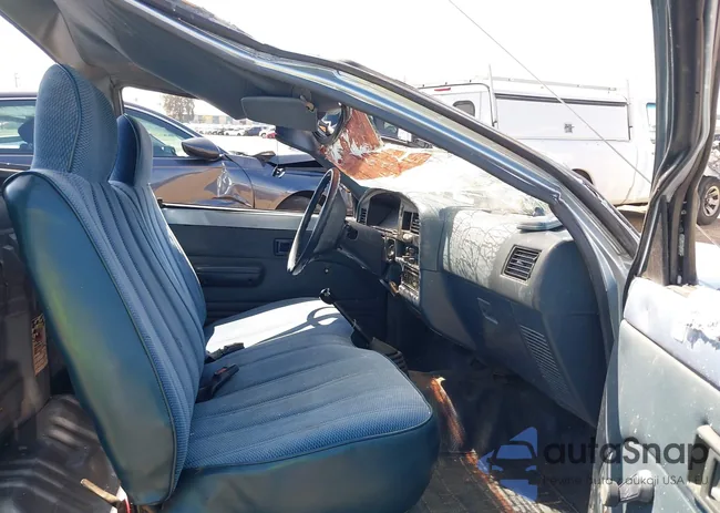 JT4RN81A3L5058528: 42303582