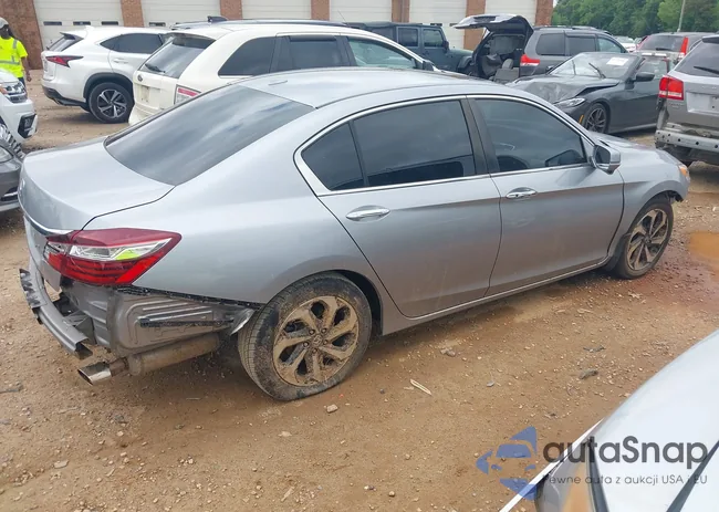 1HGCR2F8XHA254995: 42302940