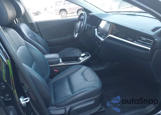 KNDCE3LG8N5134984: 42304427