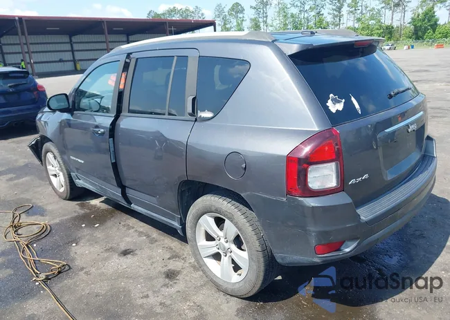 1C4NJDBB0GD556711: 42304481