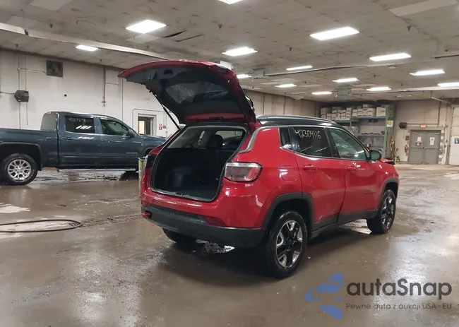 3C4NJDDB9JT470005: 42304116