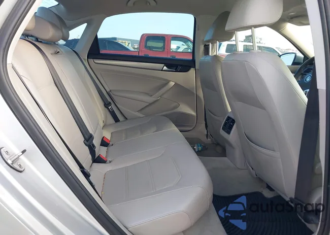 1VWBS7A37FC019833: 42305402