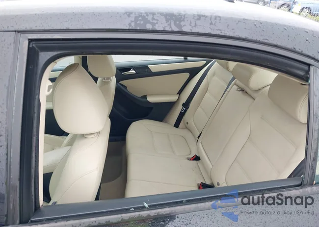 3VWDX7AJ7BM304372: 42306643