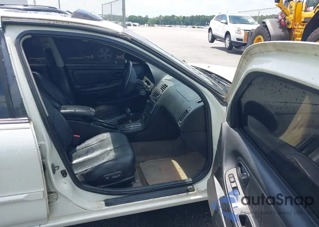 JN1CA31D6YT542083: 42306685