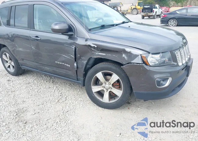 1C4NJDEB4GD697373: 42307261