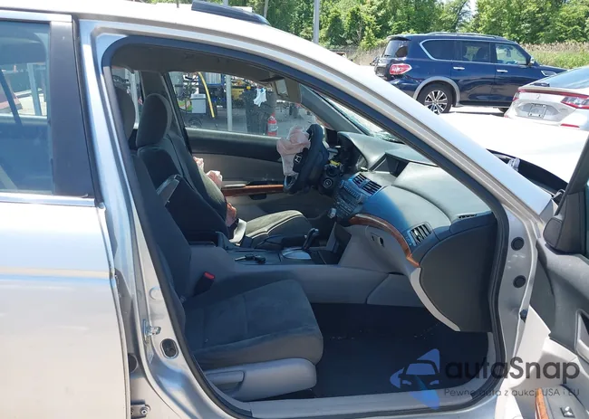 1HGCP2F79CA109405: 42306829