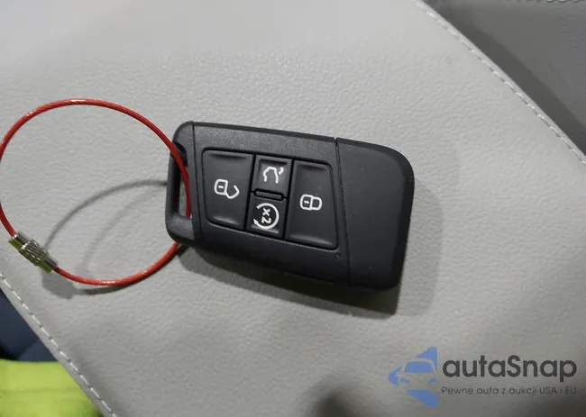 3VW7X7BUXSM002760: 42306884