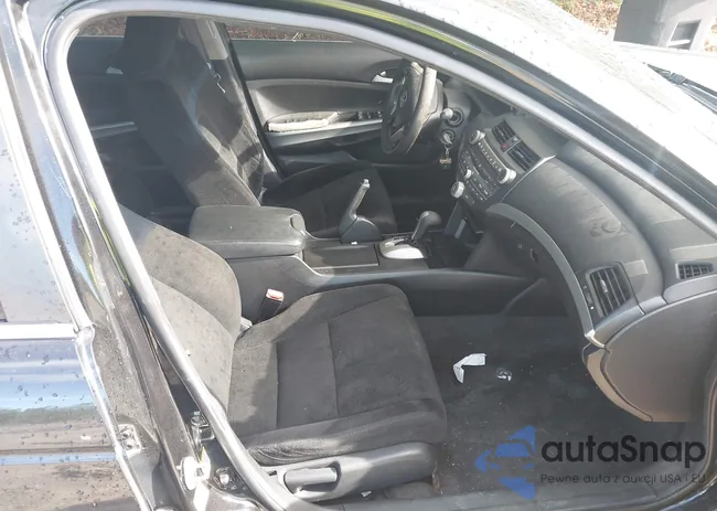 1HGCP2F70AA080700: 42308357