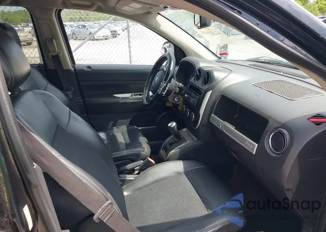 1C4NJCEB8ED650886: 42309436