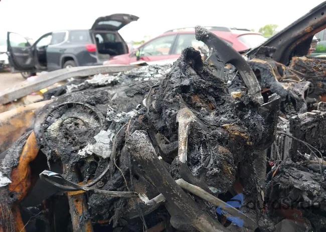 2C3CCARG0KH723098: 42308867