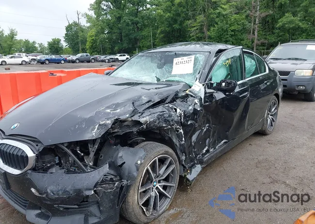 3MW5R7J03L8B37301: 42312327