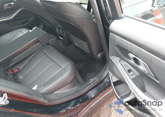 3MW5R7J03L8B37301: 42312327