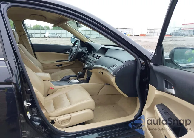 1HGCP2F67CA137114: 42313409