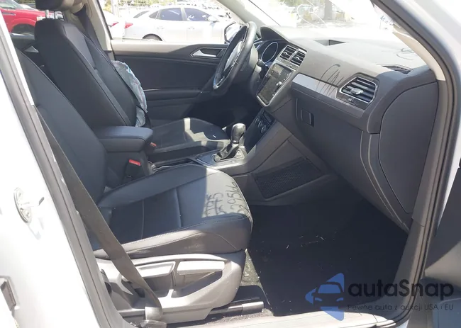 3VV3B7AX2JM018897: 42313472