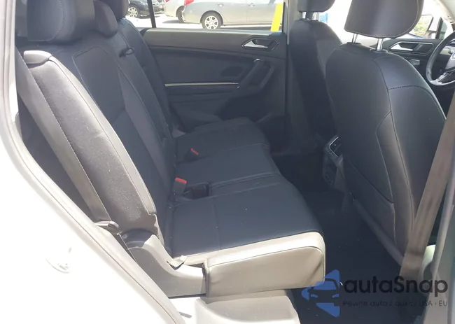 3VV3B7AX2JM018897: 42313472