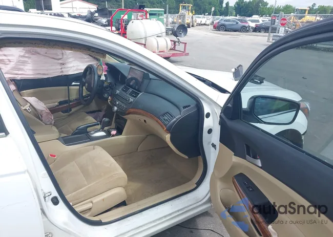 1HGCP2F74BA048009: 42314677