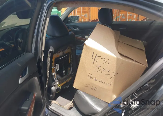 1HGCP2F87CA098073: 42313837