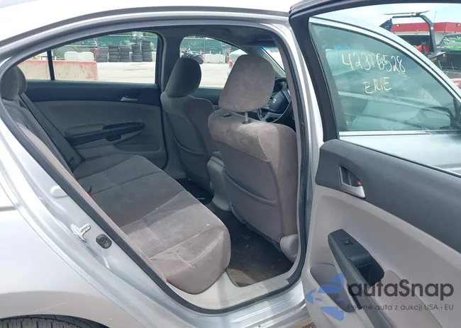 1HGCP2F41AA002562: 42316528