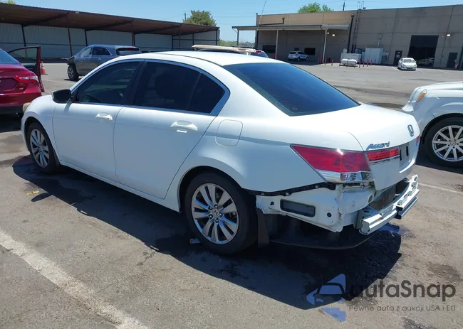 1HGCP2F72BA136850: 42316773