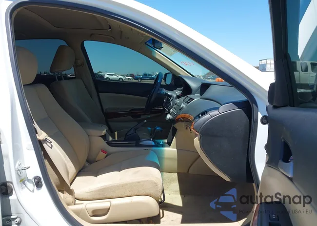 1HGCP2F72BA136850: 42316773