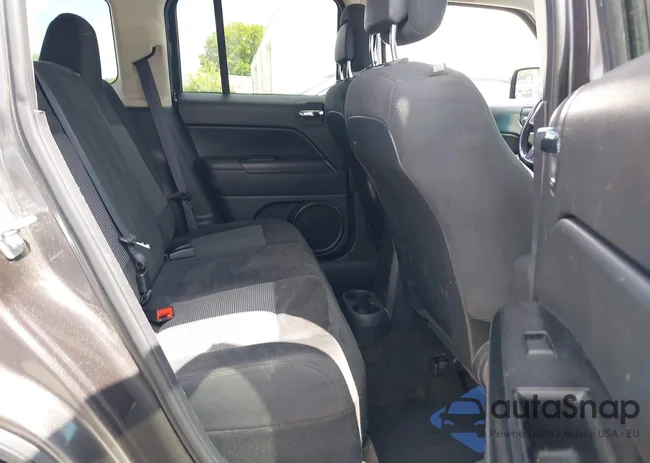 1C4NJPFB8FD419929: 42315972