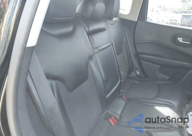 3C4NJDBB9JT147463: 42316179