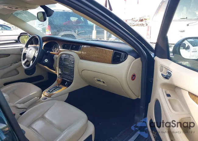 SAJEA51C24WD93869: 42318392