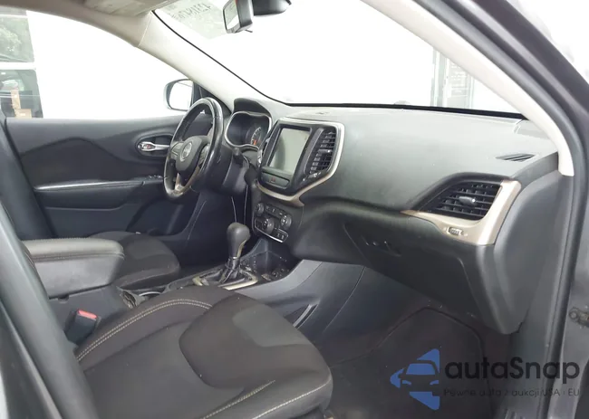 1C4PJLCB6GW247945: 42318476