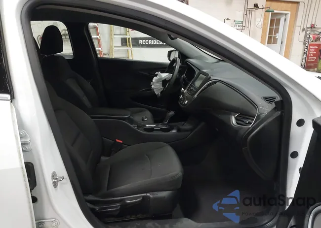 1G1ZB5ST5JF280513: 42319772