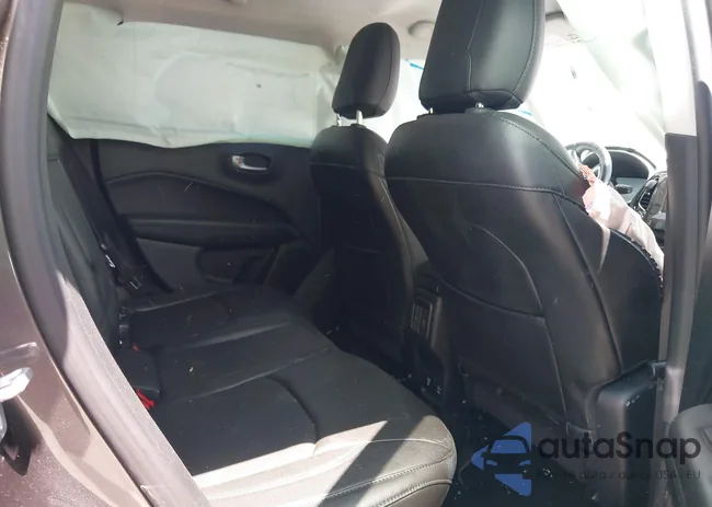 3C4NJDBB0JT454598: 42318972