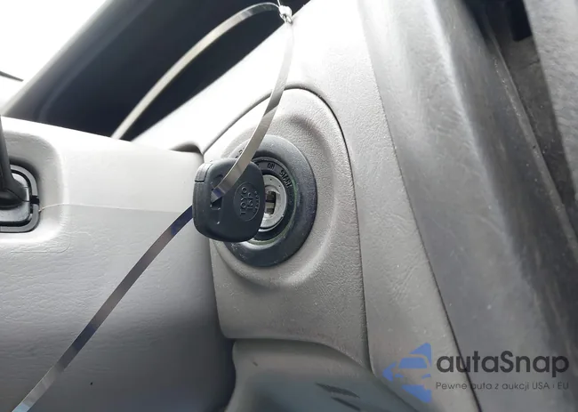 4T1BF28B3YU075445: 42320003