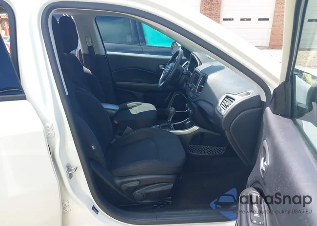 3C4NJCABXJT123085: 42321682