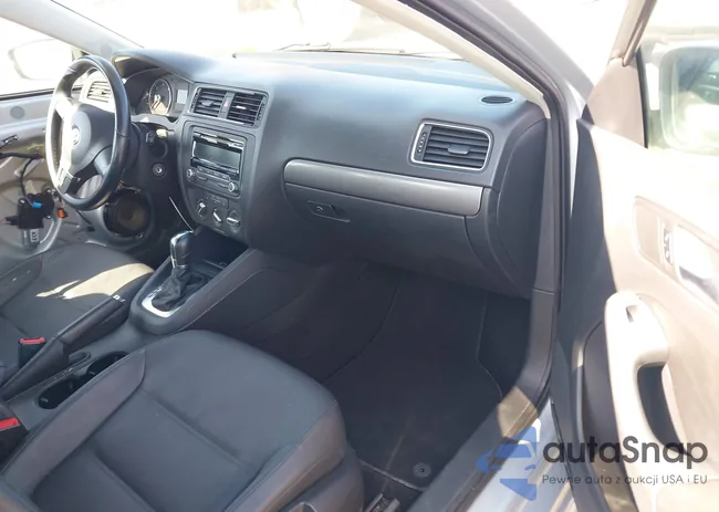 3VWLL7AJ0DM385077: 42322406