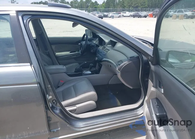 1HGCP26809A085819: 42321782