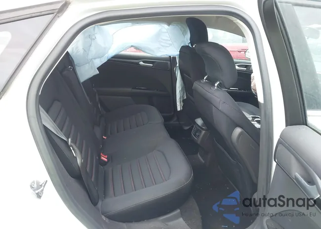 3FA6P0HRXDR175795: 42323229