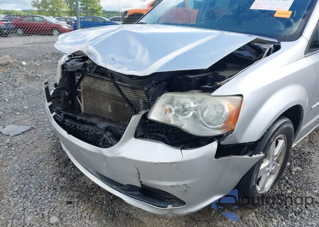 2D4RN5DG8BR748617: 42323343