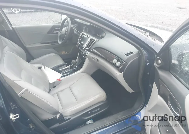 1HGCR3F87HA025020: 42323384