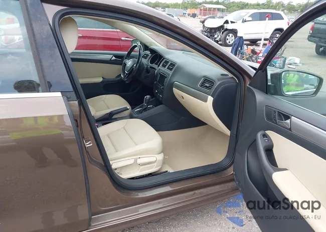 3VWD07AJXFM289988: 42322842