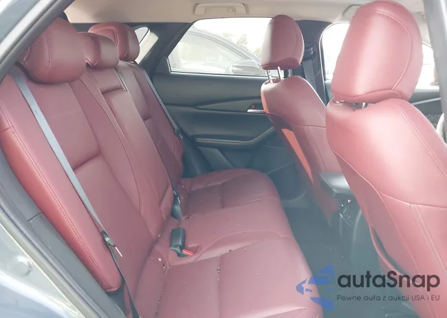 3MVDMBCM0RM681804: 42324332