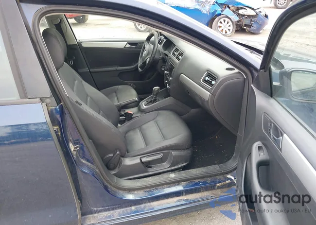 3VWLL7AJ1CM394773: 42324711