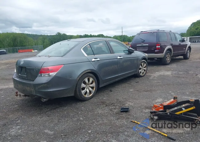 1HGCP3F80AA005218: 42323835