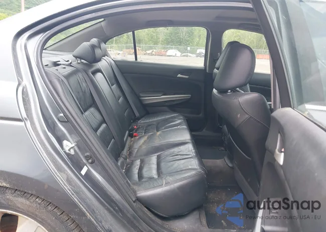 1HGCP3F80AA005218: 42323835