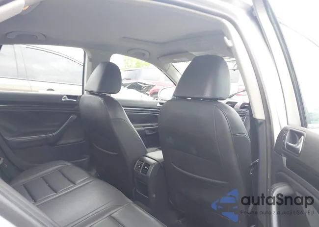 3VWRA7AJ7AM048174: 42326323