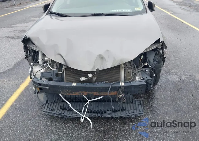 2T1BURHE9JC092895: 42326623