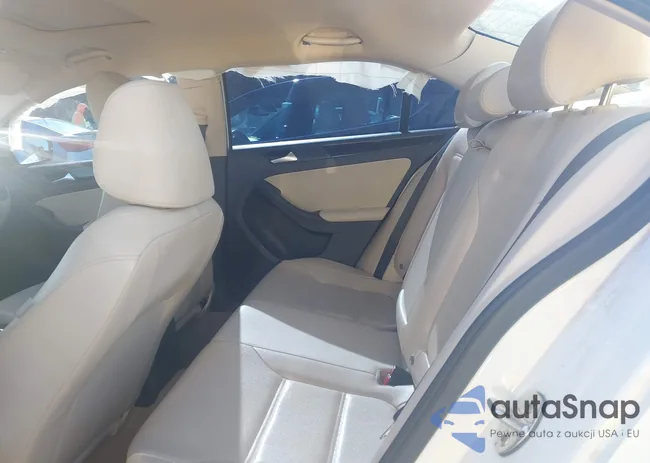 3VWL17AJ5GM225593: 42328678