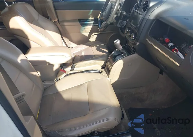 1C4NJCCB5DD158849: 42329094